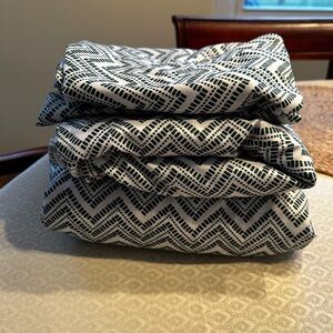 💕💕 3/$15 CHIC Home Design Chevron Patterned Queen Bedding Set